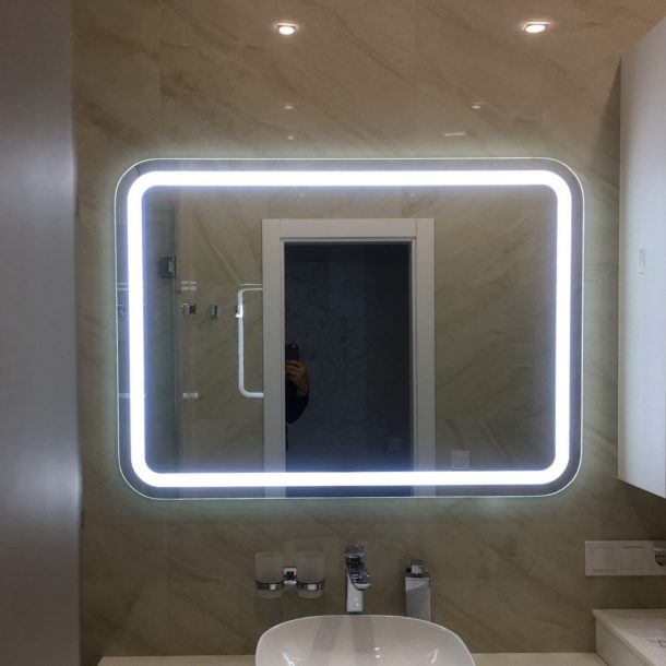 Зеркало для ванной над туалетным столиком